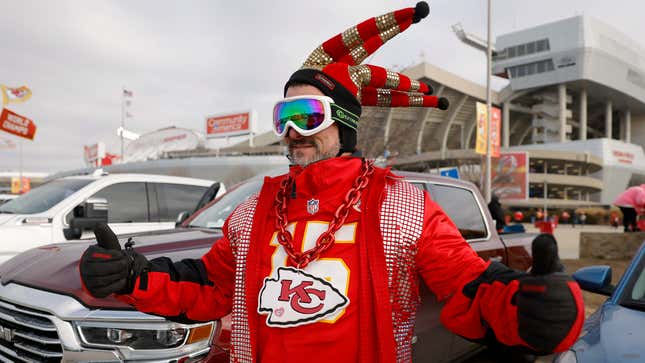 Image for article titled Chiefs Fans Try To Name A Single Taylor Swift Song