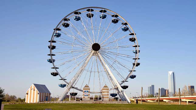 Image for article titled Report: Government Shutdown Could Imperil Hundreds Of Americans Currently At Top Of Federally Funded Ferris Wheels
